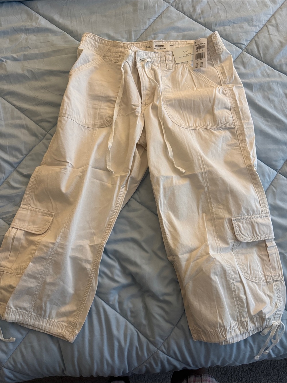 Women’s White Cargo Capris — Hollister